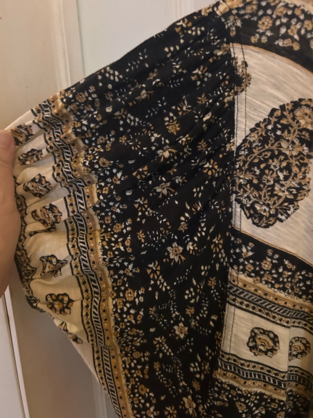 Boho Floral Print T-shirt in Black and Cream